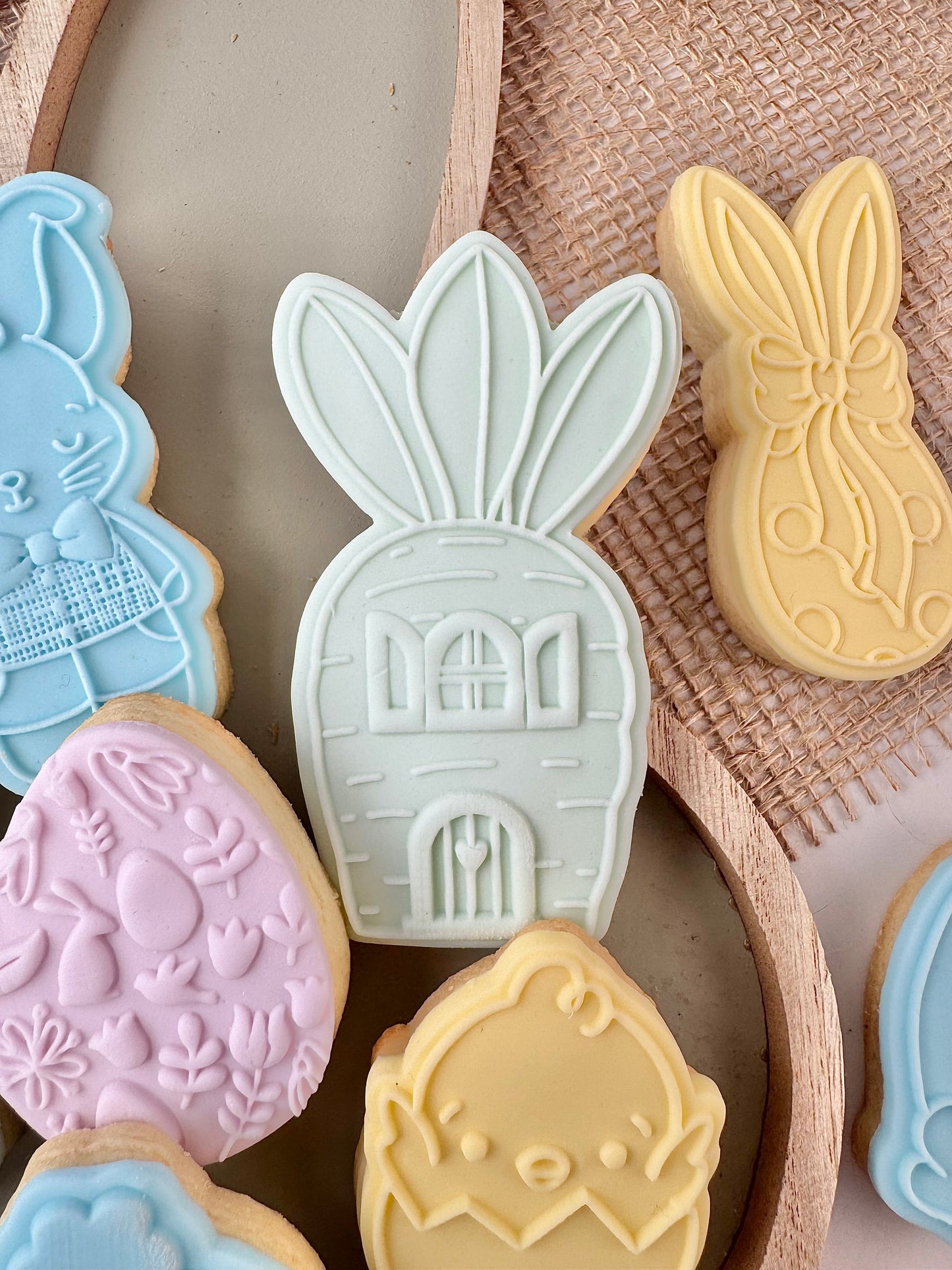 Carrot house (10cm)  + cookie cutter - stamp for sugar paste fondant cookie