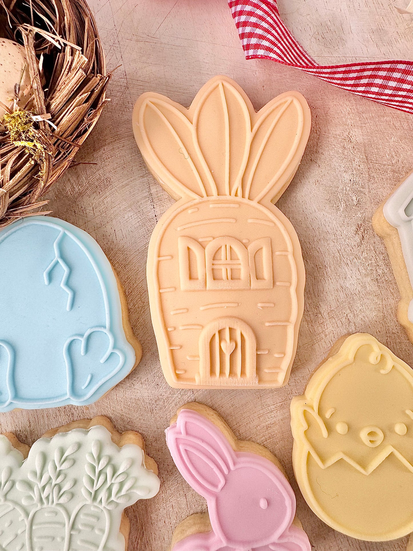 Carrot house (10cm)  + cookie cutter - stamp for sugar paste fondant cookie