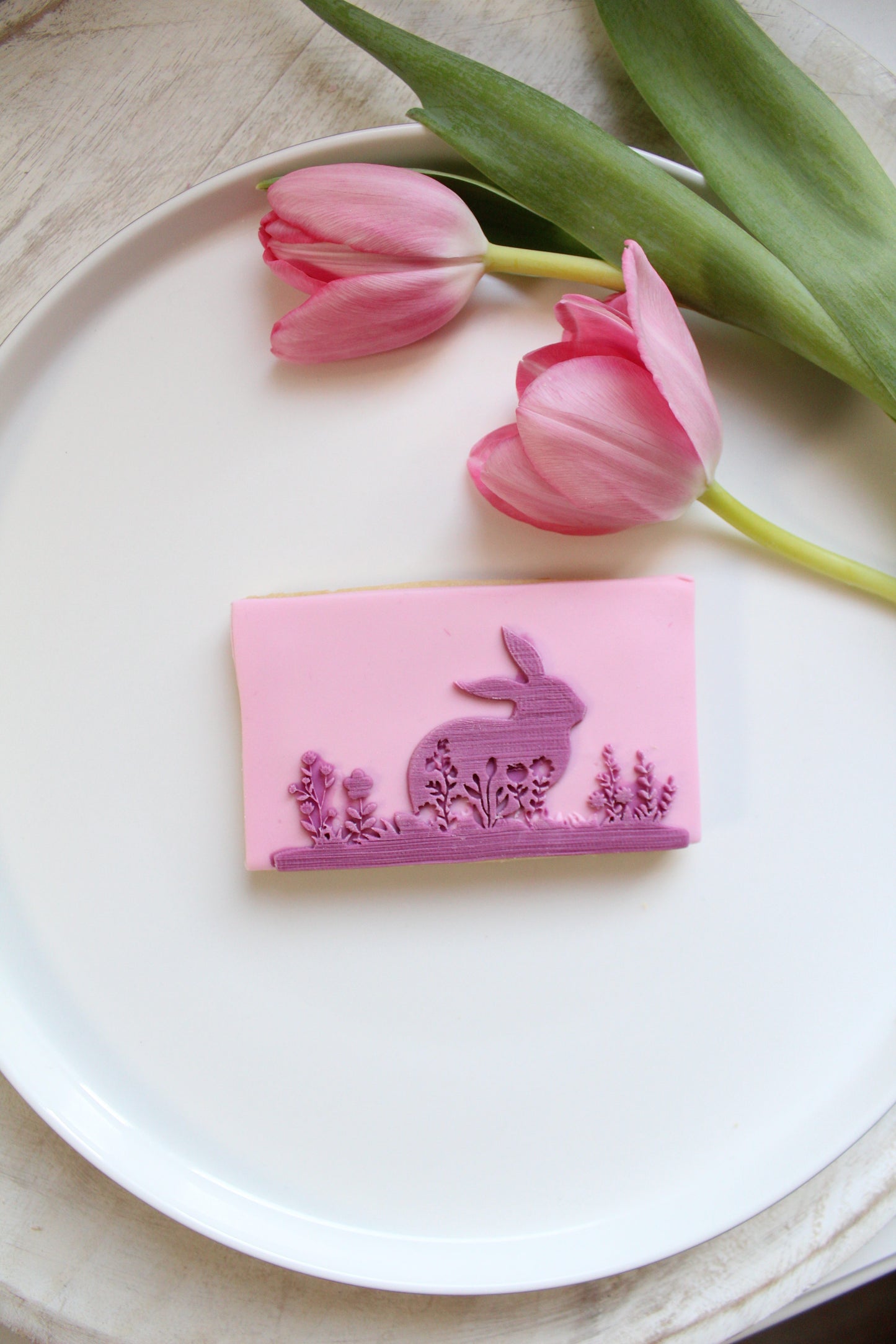 Grande silhouette lapin fleuri